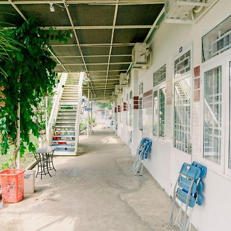 Phuong Tu Hostel Xuyên Mộc Esterno foto