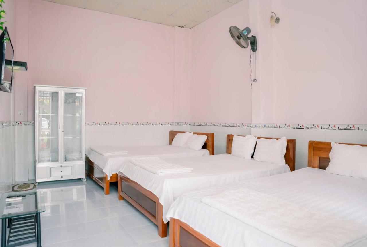 Phuong Tu Hostel Xuyên Mộc Esterno foto