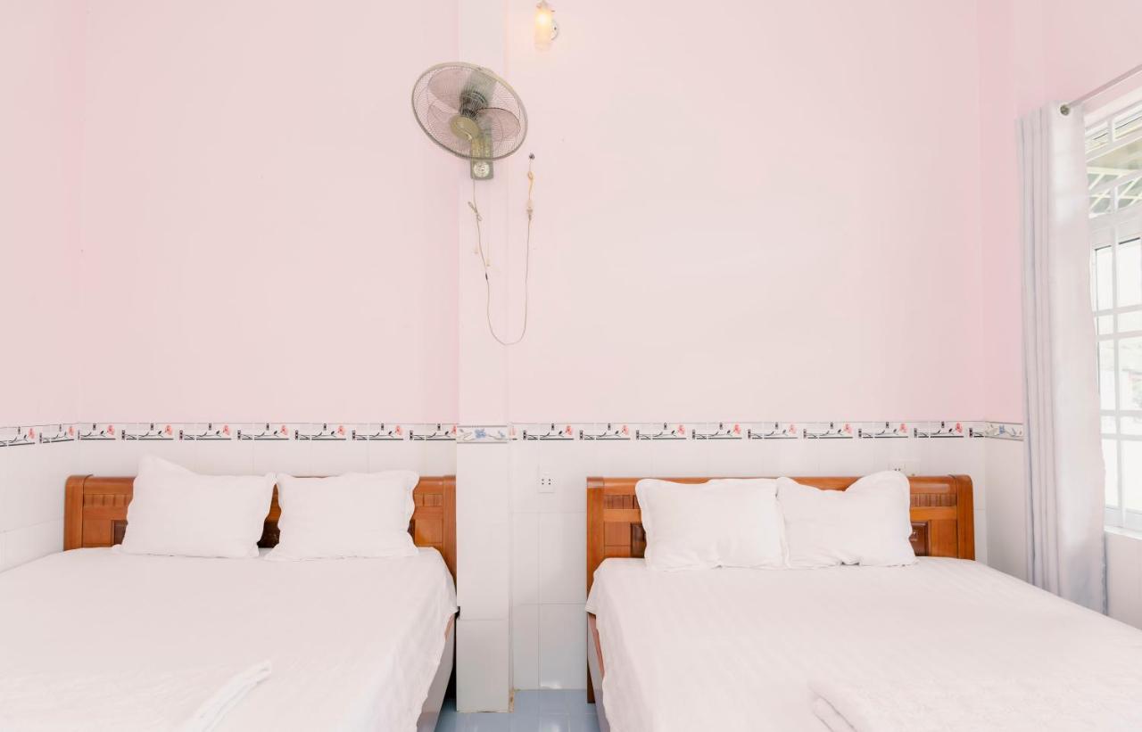 Phuong Tu Hostel Xuyên Mộc Esterno foto