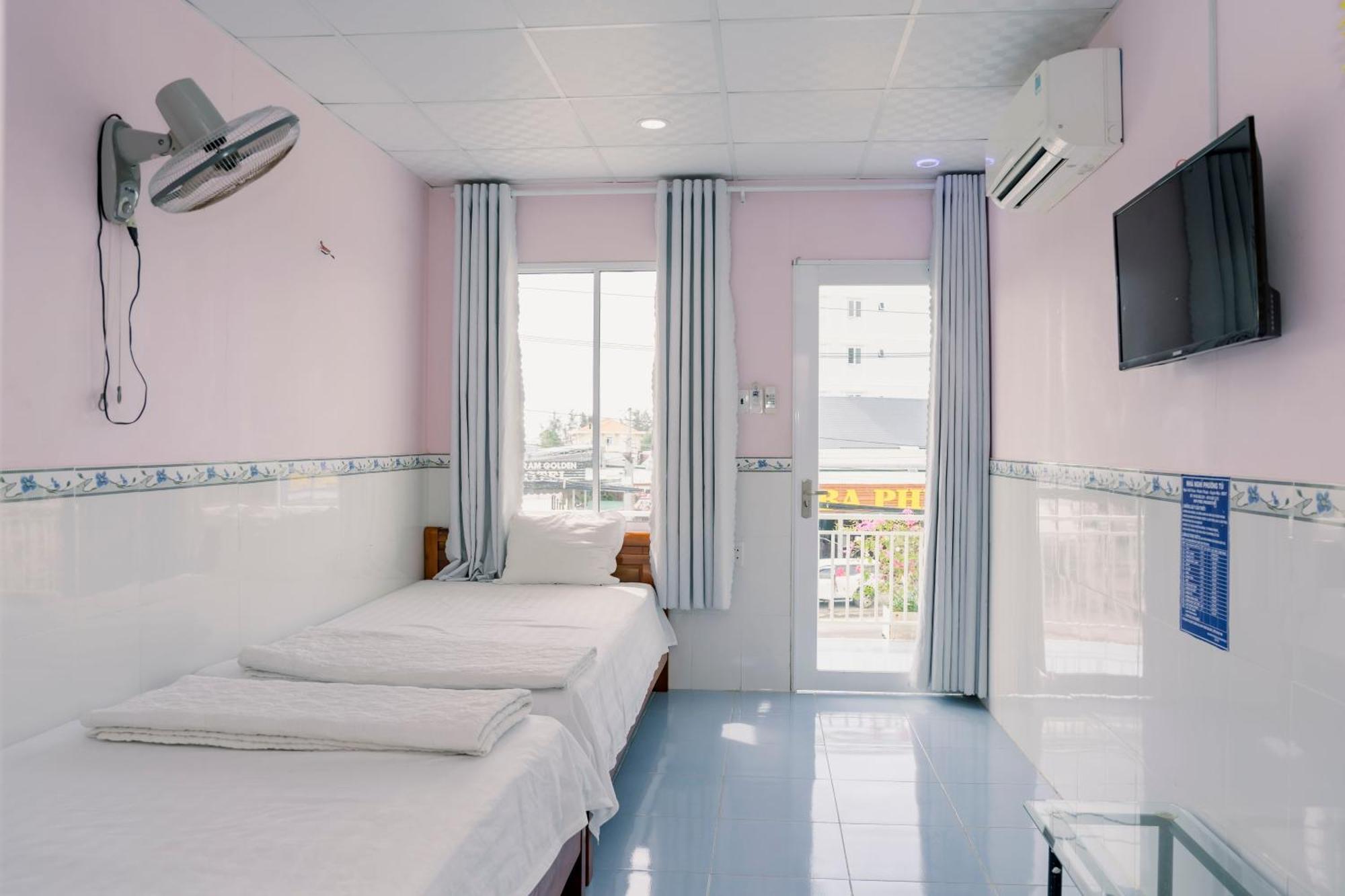 Phuong Tu Hostel Xuyên Mộc Esterno foto