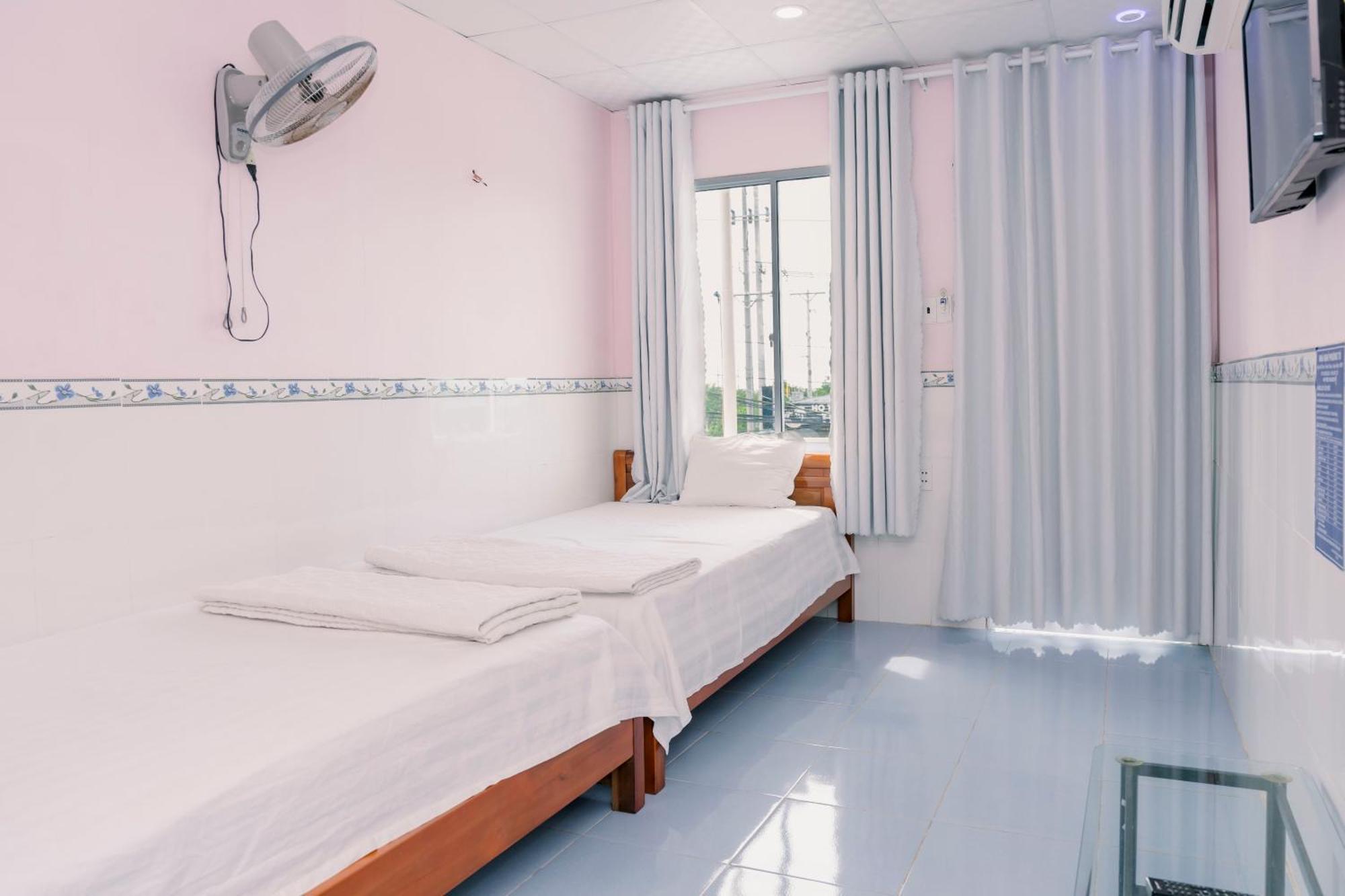 Phuong Tu Hostel Xuyên Mộc Esterno foto