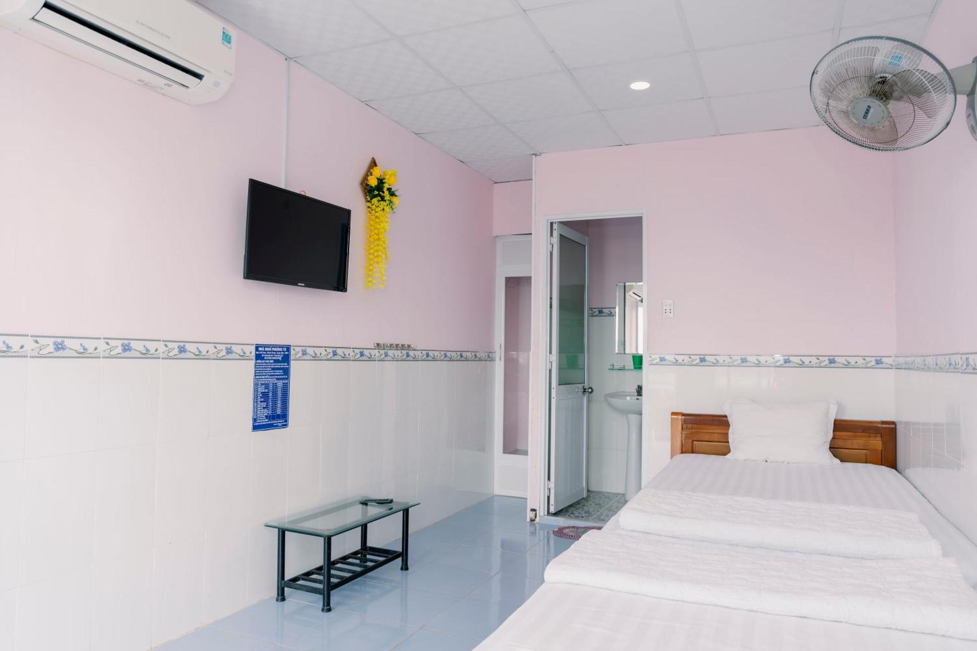 Phuong Tu Hostel Xuyên Mộc Esterno foto