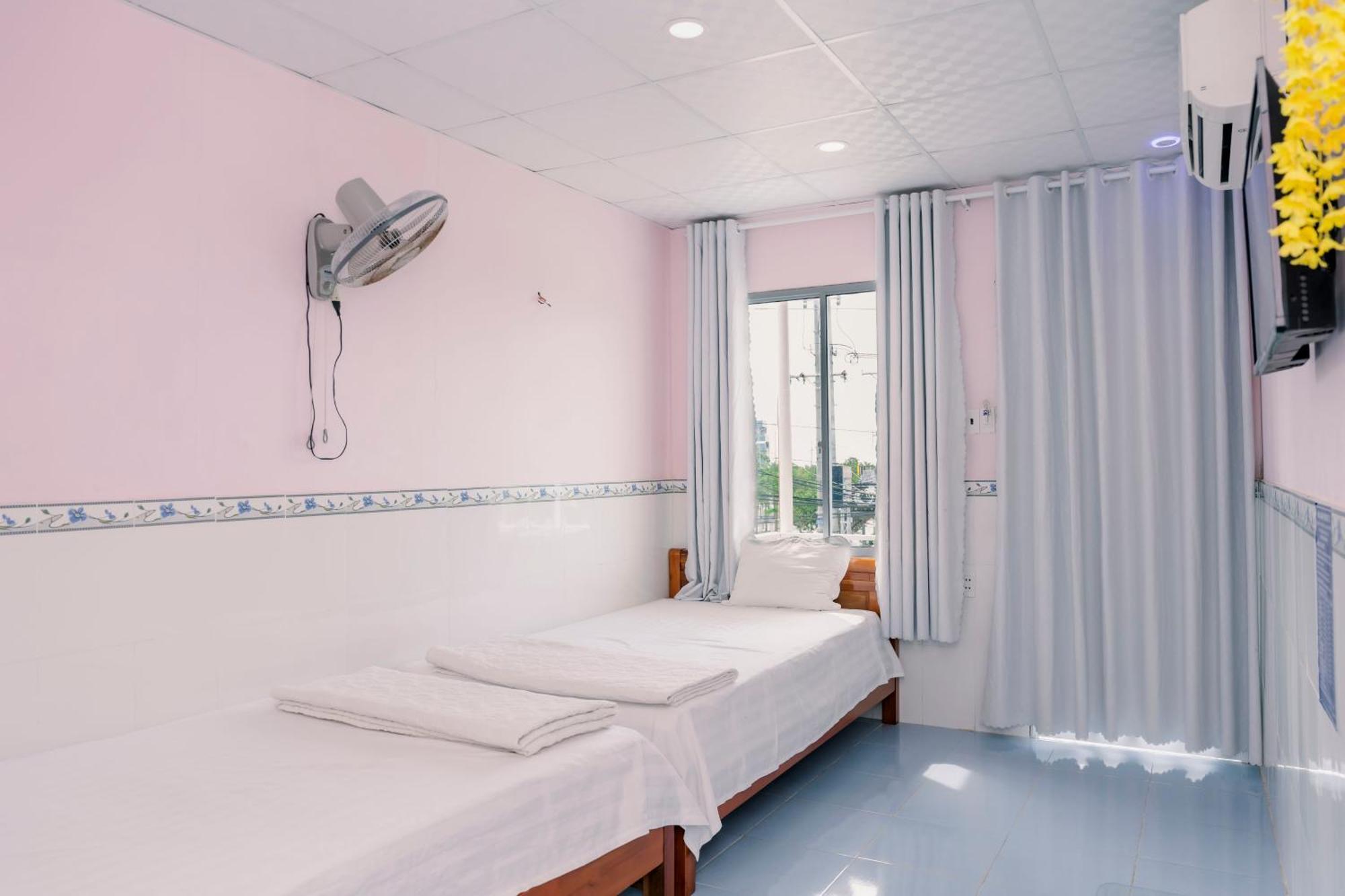 Phuong Tu Hostel Xuyên Mộc Esterno foto