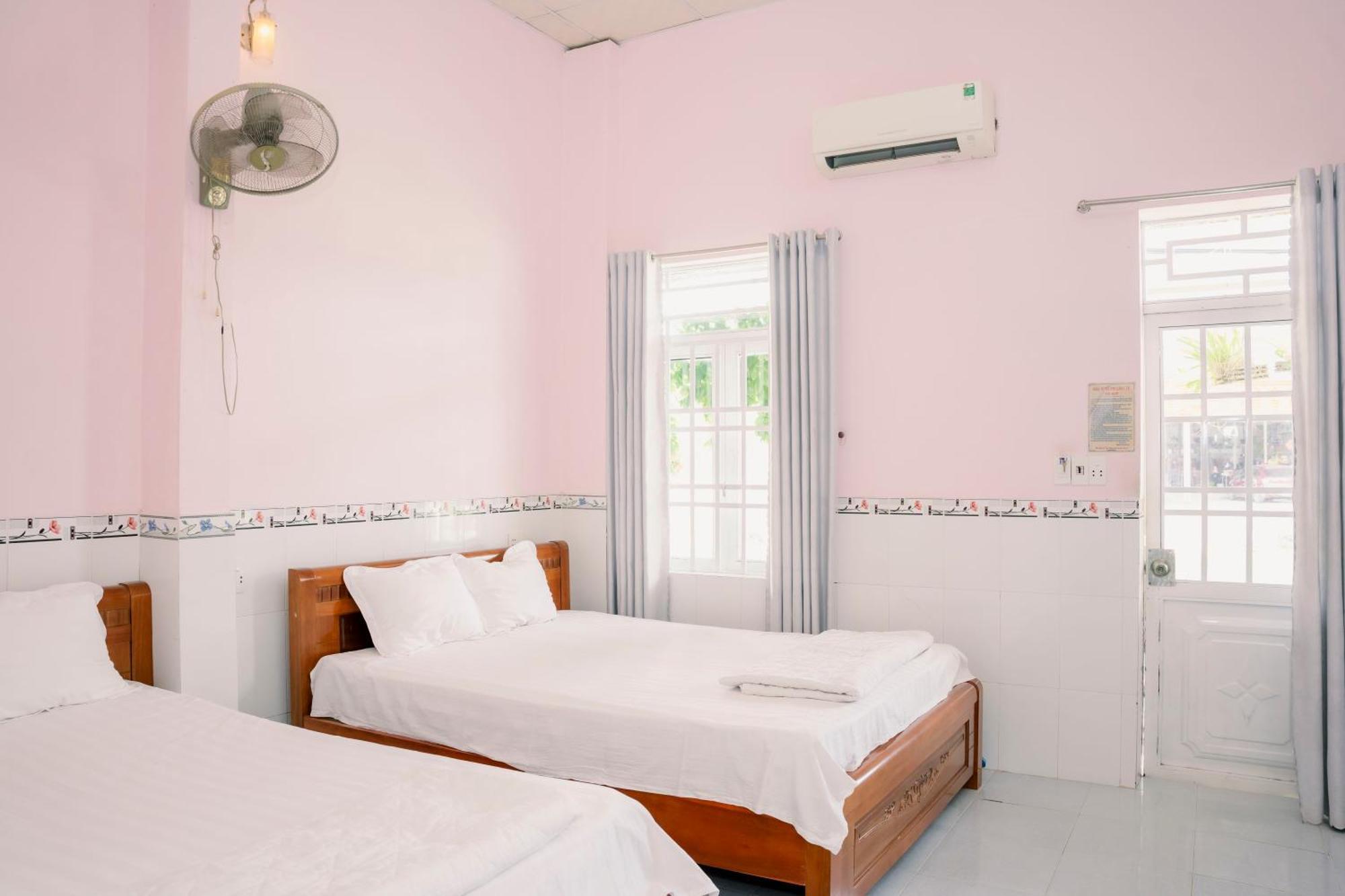 Phuong Tu Hostel Xuyên Mộc Esterno foto